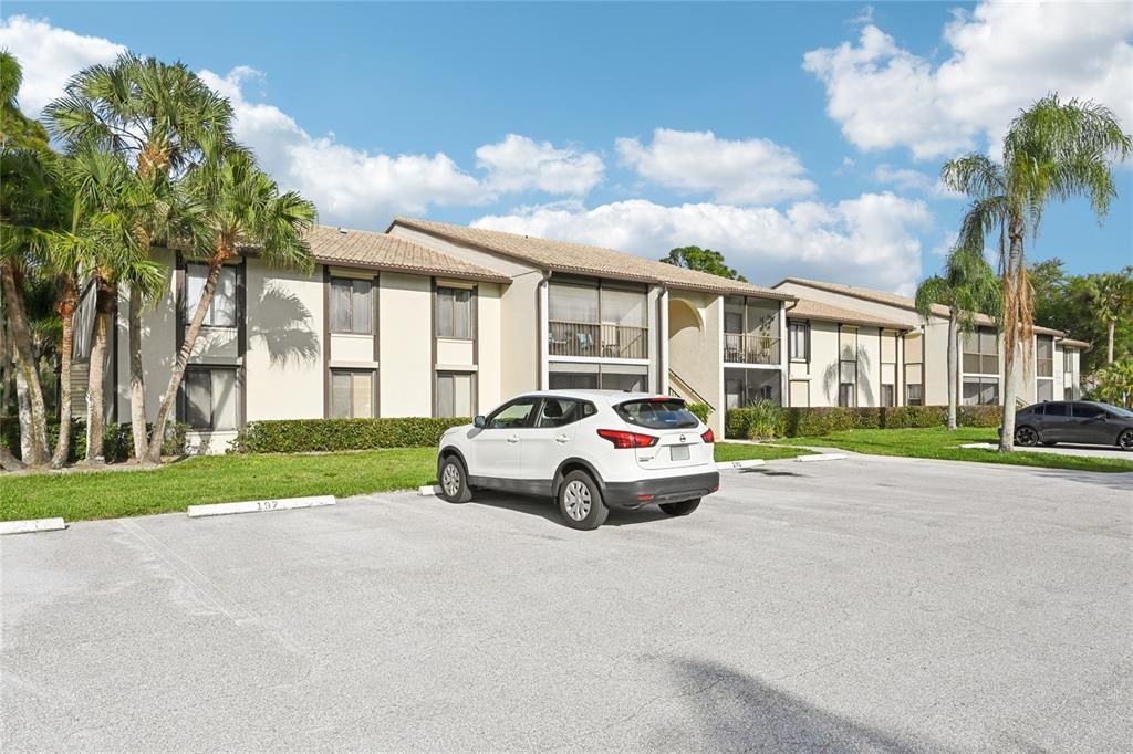 For Sale: $179,000 (2 beds, 2 baths, 1111 Square Feet)