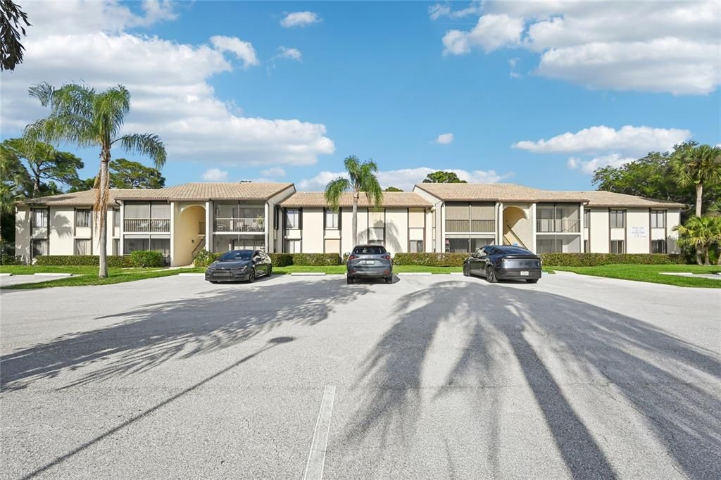 For Sale: $179,000 (2 beds, 2 baths, 1111 Square Feet)