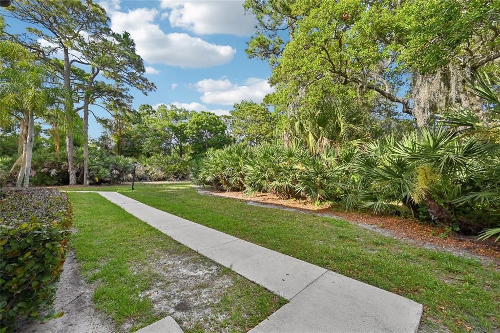For Sale: $179,000 (2 beds, 2 baths, 1111 Square Feet)