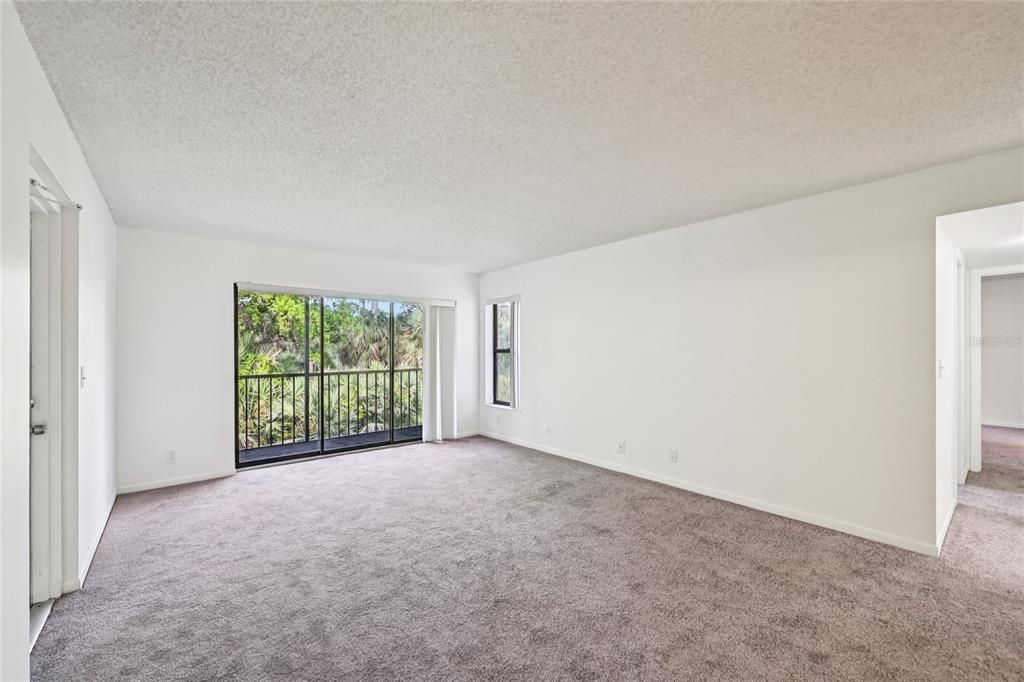 For Sale: $179,000 (2 beds, 2 baths, 1111 Square Feet)