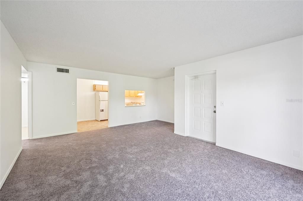 For Sale: $179,000 (2 beds, 2 baths, 1111 Square Feet)