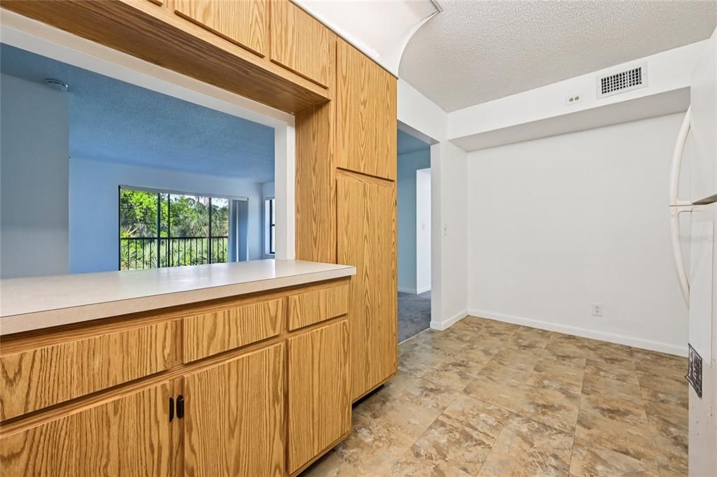 For Sale: $179,000 (2 beds, 2 baths, 1111 Square Feet)