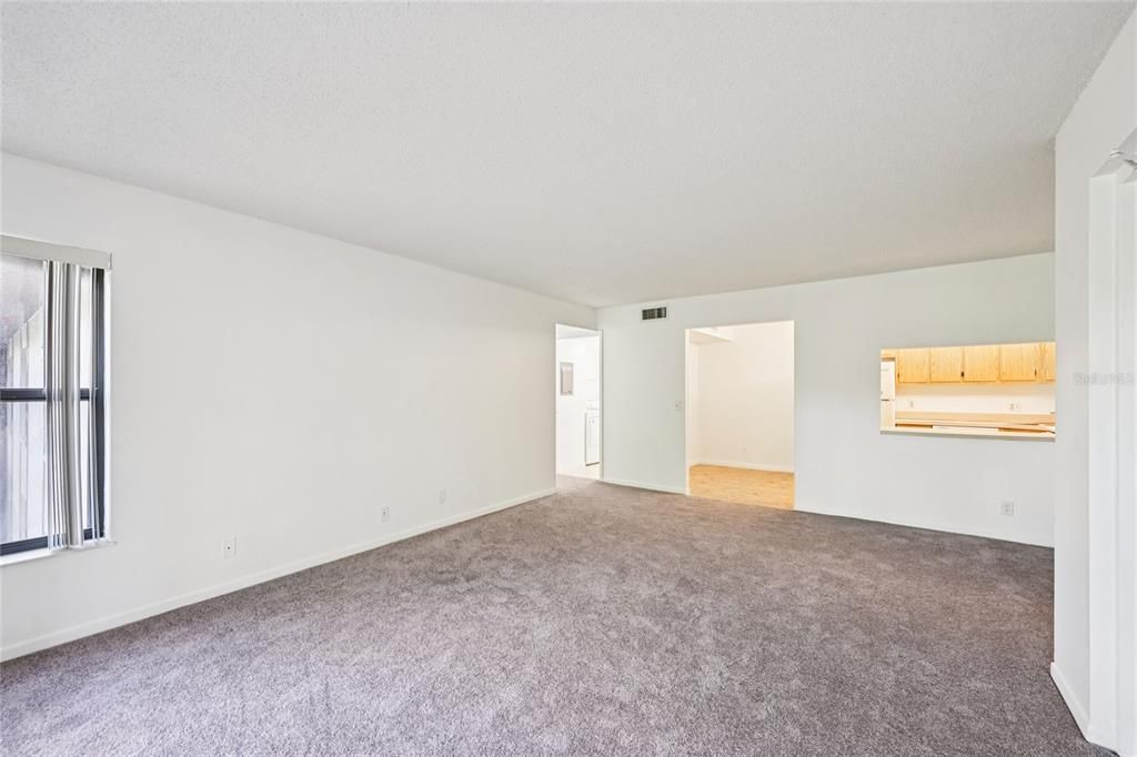 For Sale: $179,000 (2 beds, 2 baths, 1111 Square Feet)