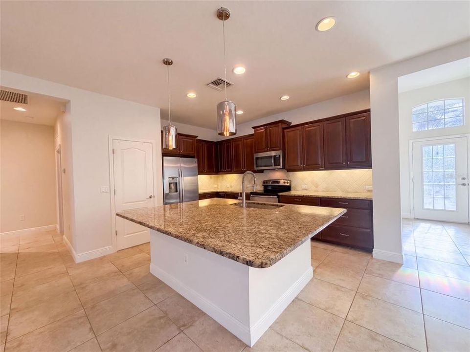 En Venta: $546,000 (3 camas, 3 baños, 3065 Pies cuadrados)