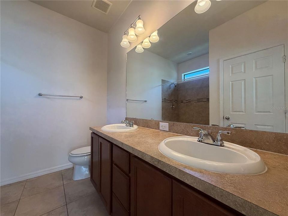 En Venta: $546,000 (3 camas, 3 baños, 3065 Pies cuadrados)