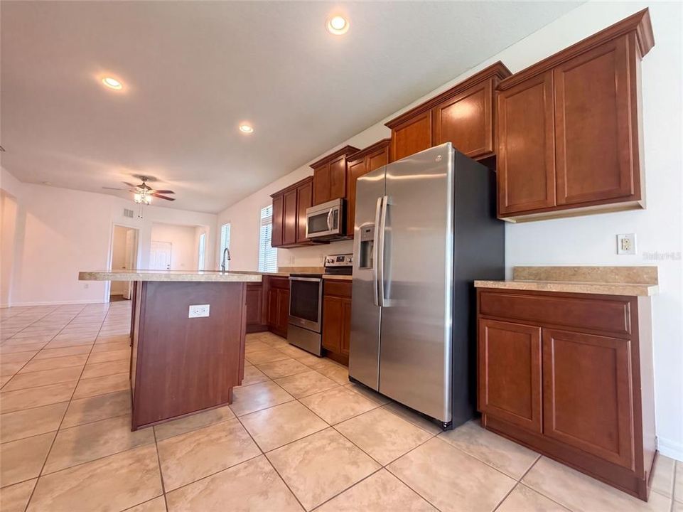 En Venta: $546,000 (3 camas, 3 baños, 3065 Pies cuadrados)