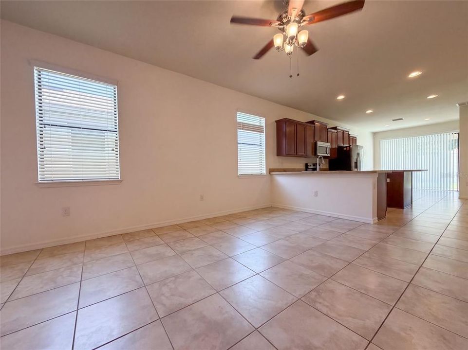 En Venta: $546,000 (3 camas, 3 baños, 3065 Pies cuadrados)