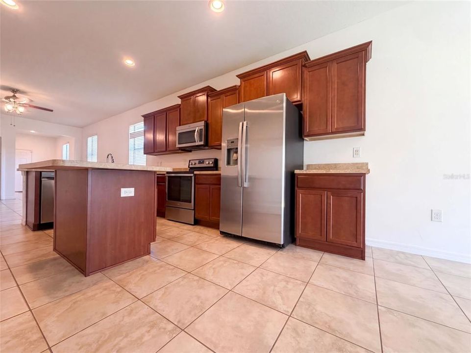 En Venta: $546,000 (3 camas, 3 baños, 3065 Pies cuadrados)