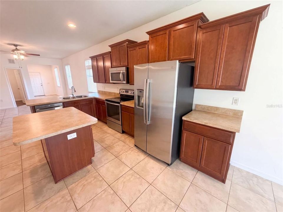 En Venta: $546,000 (3 camas, 3 baños, 3065 Pies cuadrados)