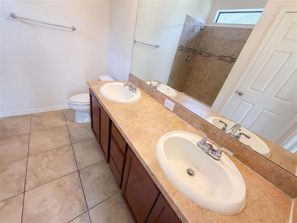 En Venta: $546,000 (3 camas, 3 baños, 3065 Pies cuadrados)