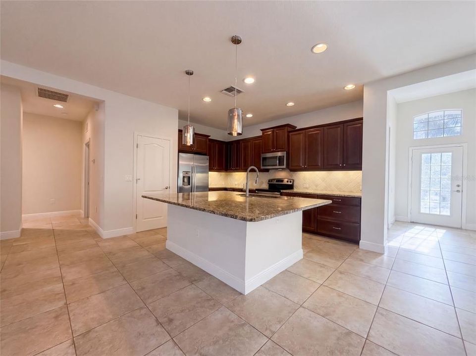 En Venta: $546,000 (3 camas, 3 baños, 3065 Pies cuadrados)