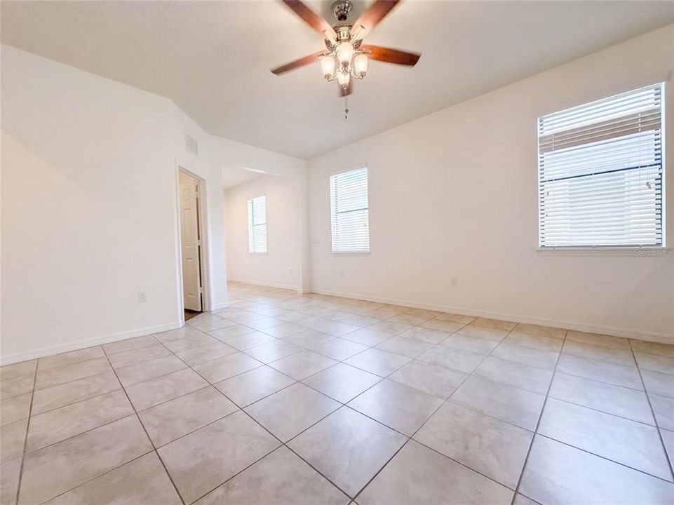 En Venta: $546,000 (3 camas, 3 baños, 3065 Pies cuadrados)