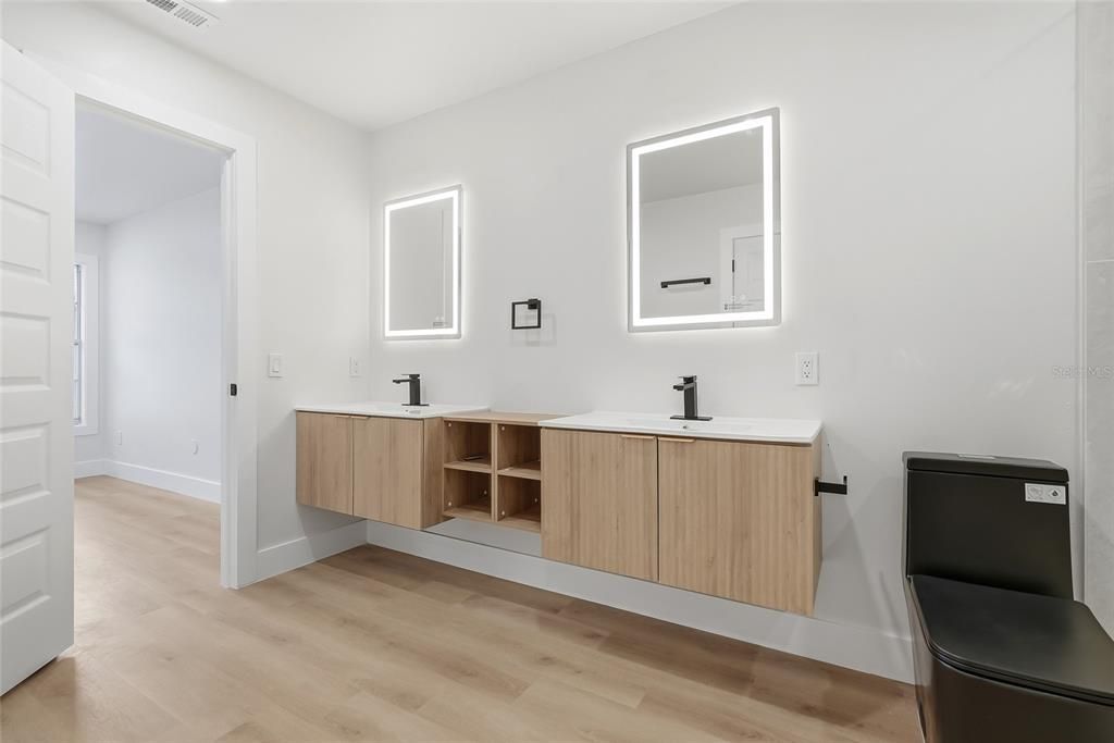 На продажу: $399,900 (3 спален, 2 ванн, 1485 Квадратных фут)