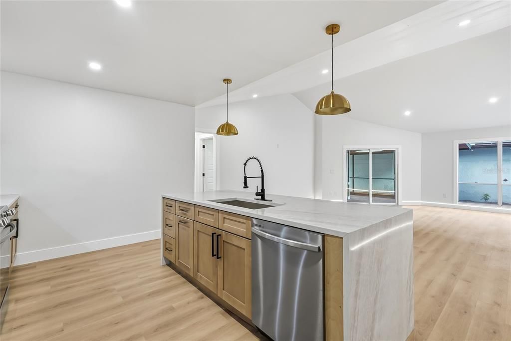 На продажу: $399,900 (3 спален, 2 ванн, 1485 Квадратных фут)