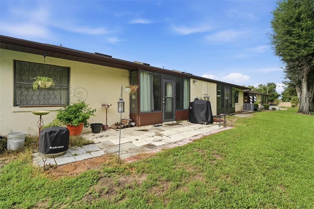 For Sale: $199,900 (2 beds, 2 baths, 1105 Square Feet)