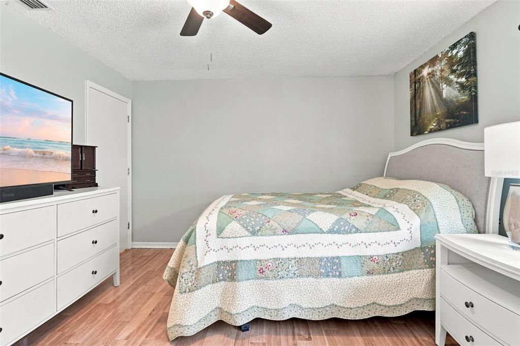 For Sale: $199,900 (2 beds, 2 baths, 1105 Square Feet)