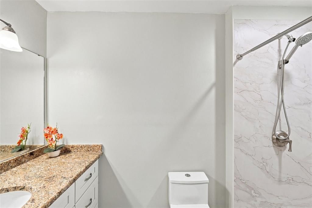 For Sale: $199,900 (2 beds, 2 baths, 1105 Square Feet)