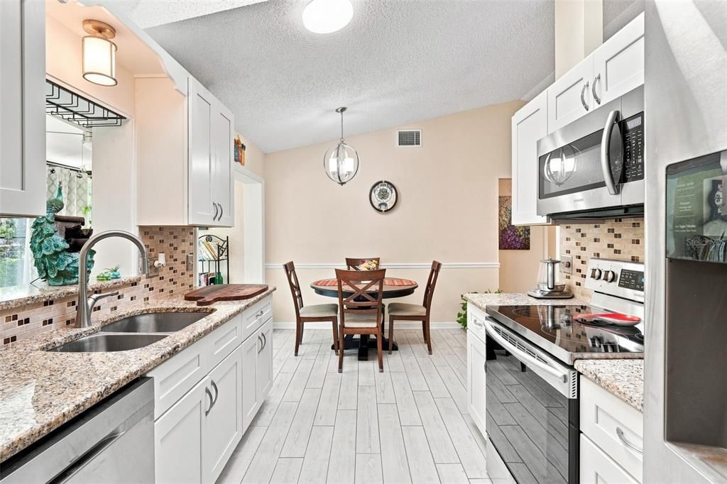 For Sale: $199,900 (2 beds, 2 baths, 1105 Square Feet)