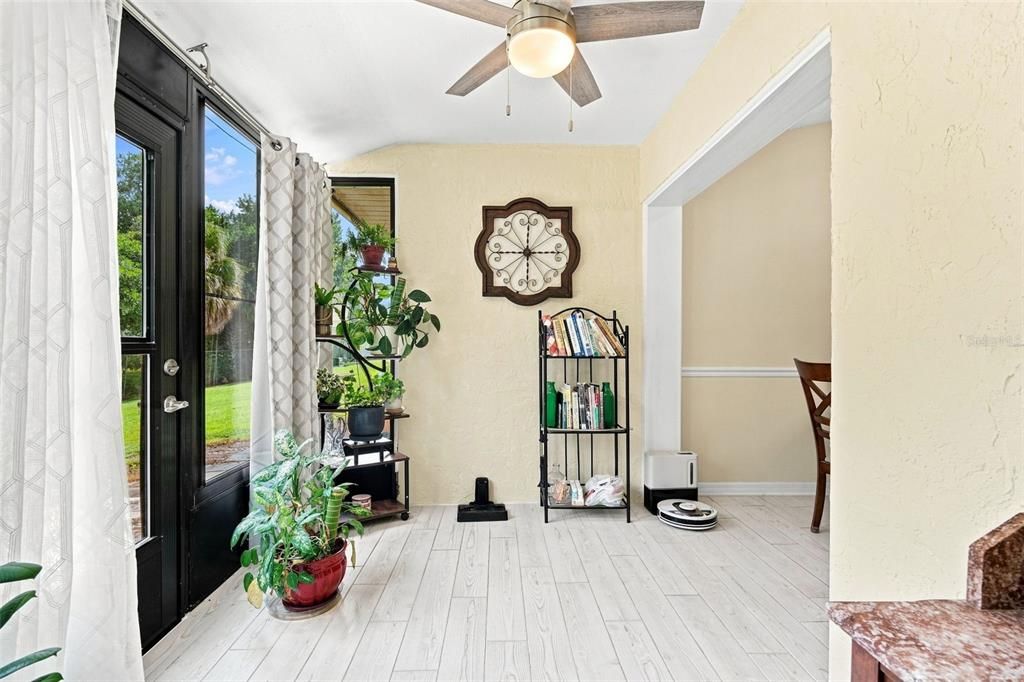 For Sale: $199,900 (2 beds, 2 baths, 1105 Square Feet)
