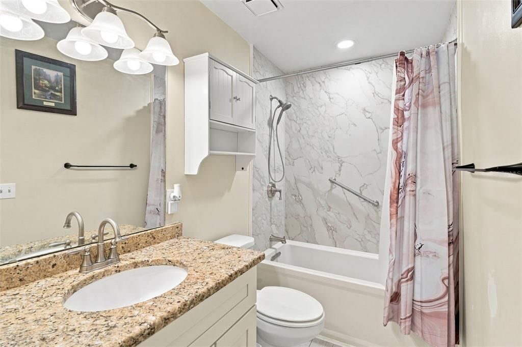 For Sale: $199,900 (2 beds, 2 baths, 1105 Square Feet)