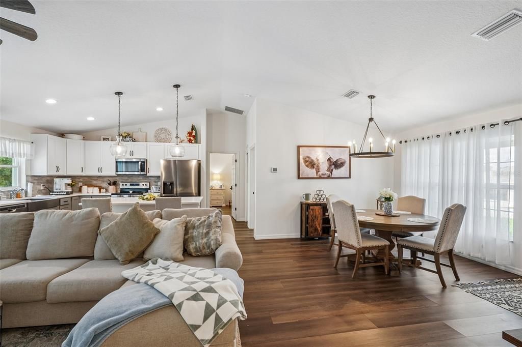 En Venta: $449,000 (3 camas, 2 baños, 1615 Pies cuadrados)