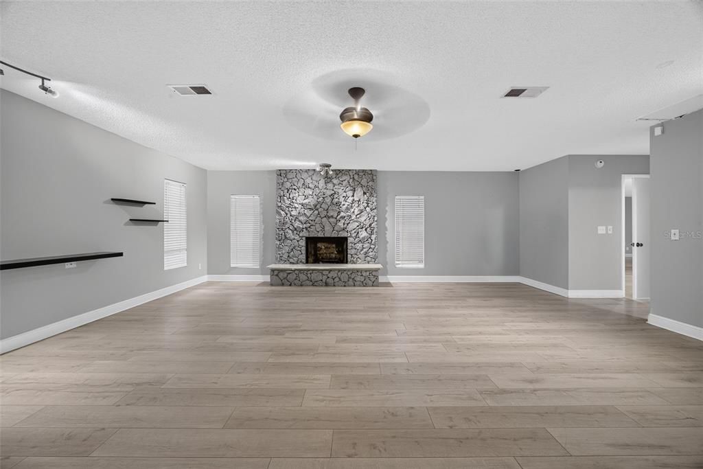 For Rent: $3,250 (4 beds, 2 baths, 2228 Square Feet)