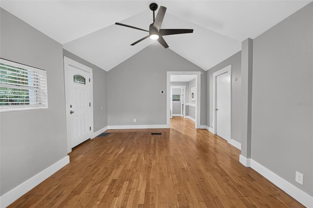 For Sale: $565,000 (4 beds, 2 baths, 1524 Square Feet)