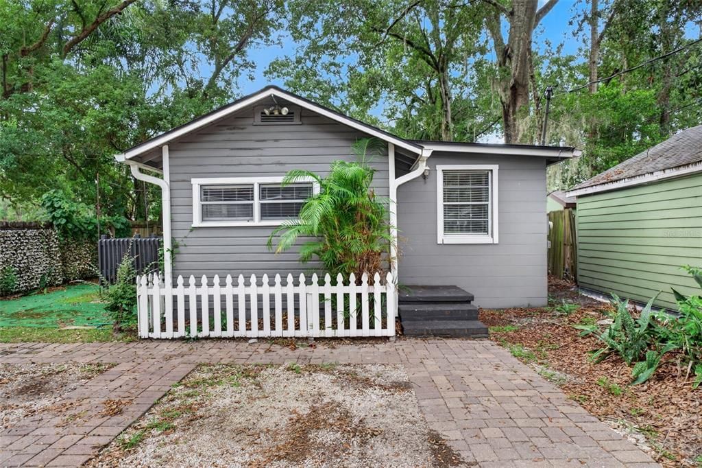For Sale: $565,000 (4 beds, 2 baths, 1524 Square Feet)