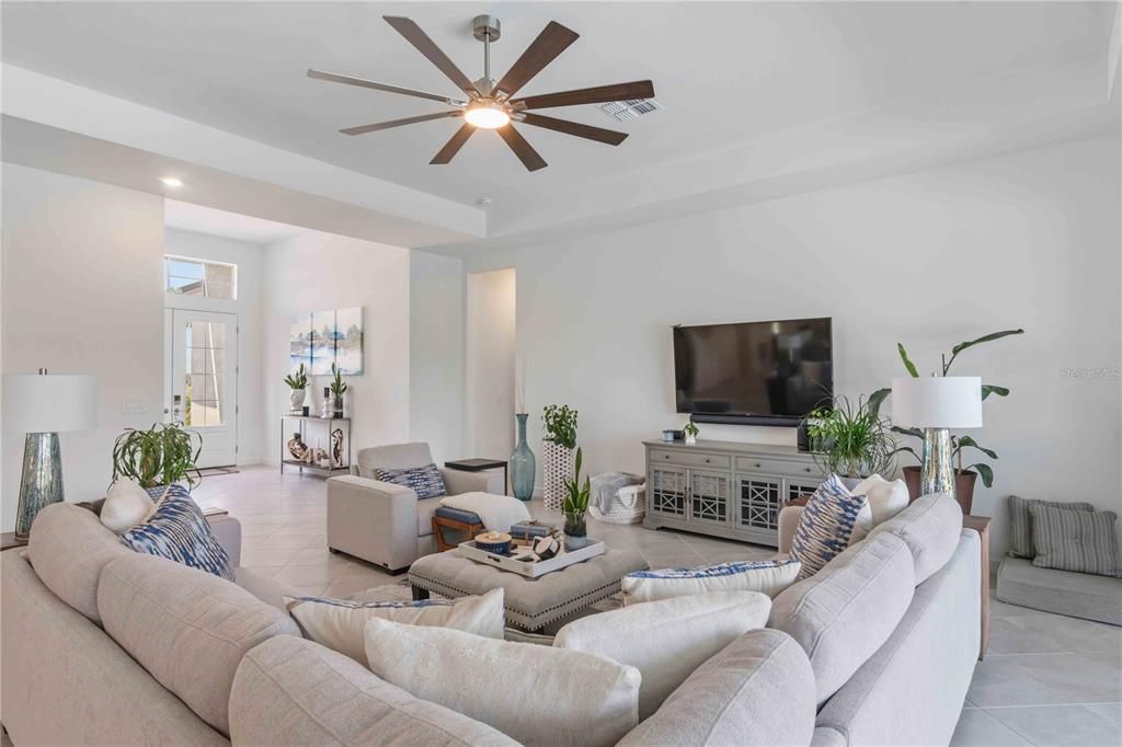 For Sale: $585,000 (3 beds, 3 baths, 2676 Square Feet)