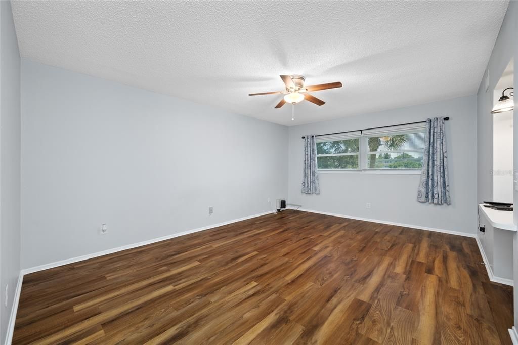 待售: $225,000 (2 贝兹, 2 浴室, 1400 平方英尺)