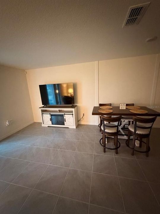 For Rent: $2,200 (3 beds, 2 baths, 1452 Square Feet)