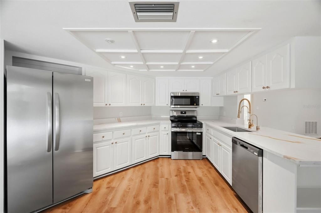 En Venta: $707,000 (3 camas, 2 baños, 2162 Pies cuadrados)