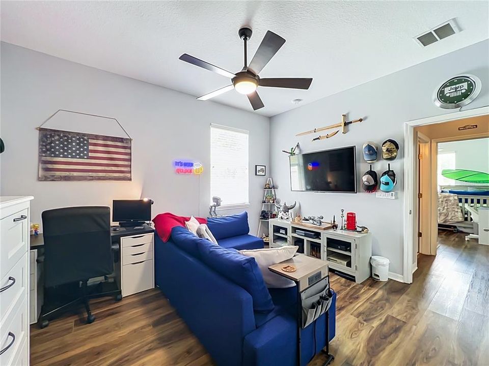 For Sale: $414,900 (4 beds, 2 baths, 1877 Square Feet)