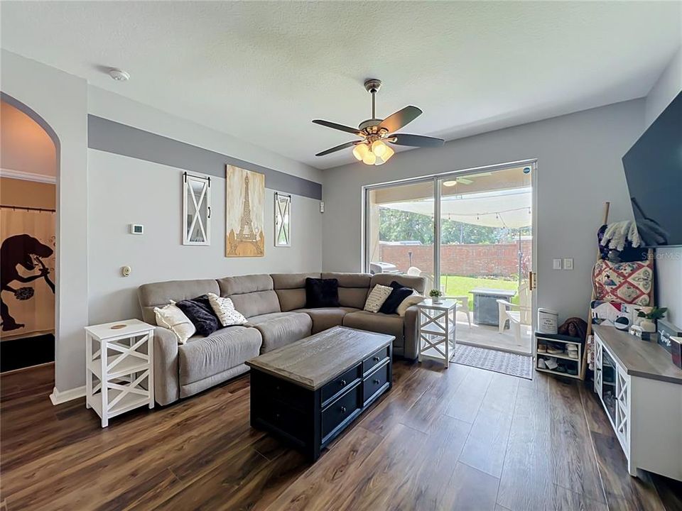 For Sale: $414,900 (4 beds, 2 baths, 1877 Square Feet)