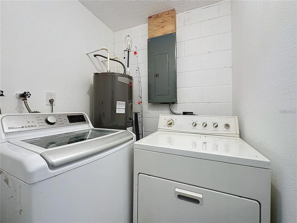 For Sale: $333,000 (4 beds, 2 baths, 1556 Square Feet)