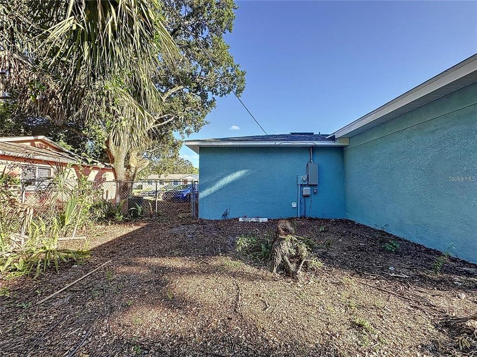 For Sale: $333,000 (4 beds, 2 baths, 1556 Square Feet)