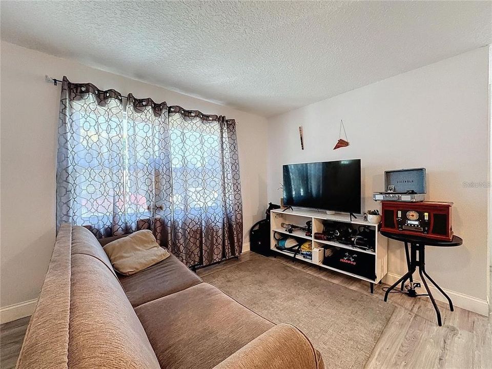 For Sale: $333,000 (4 beds, 2 baths, 1556 Square Feet)