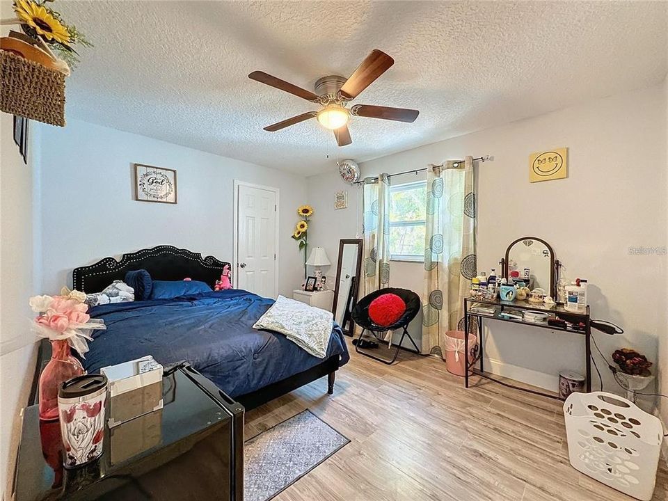 For Sale: $333,000 (4 beds, 2 baths, 1556 Square Feet)