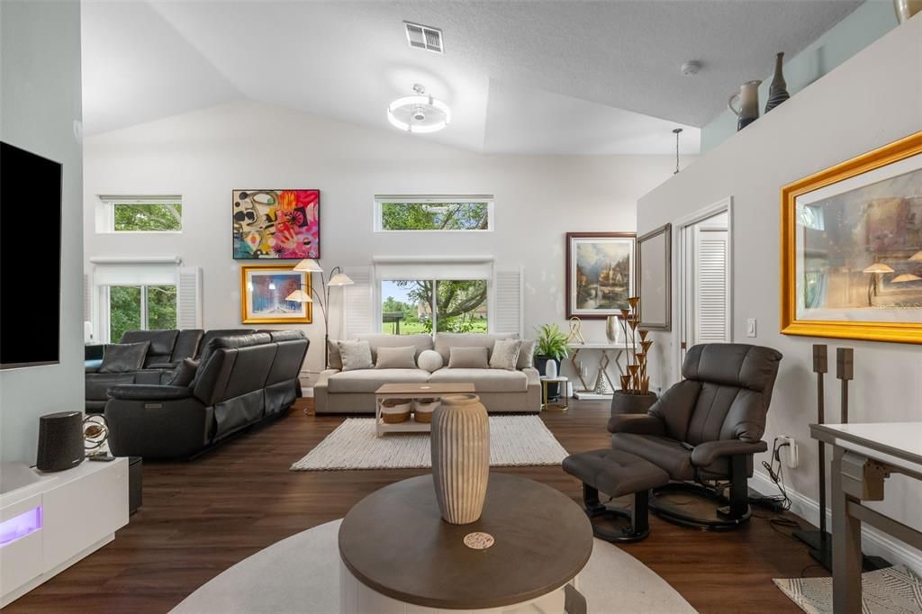 На продажу: $370,000 (2 спален, 2 ванн, 1679 Квадратных фут)