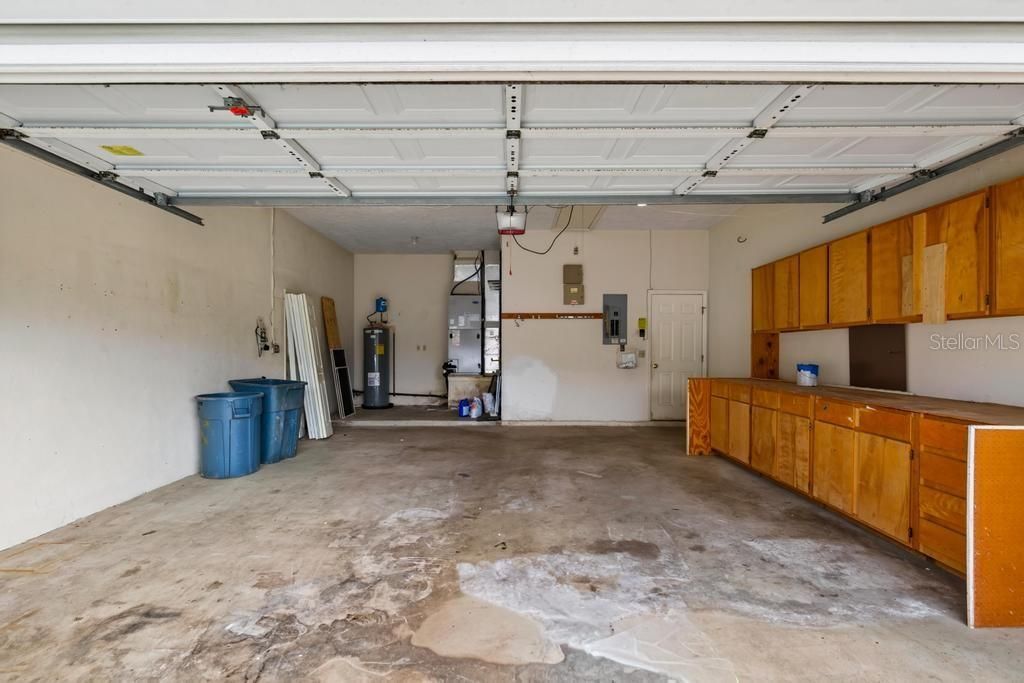 For Sale: $299,900 (3 beds, 2 baths, 2203 Square Feet)