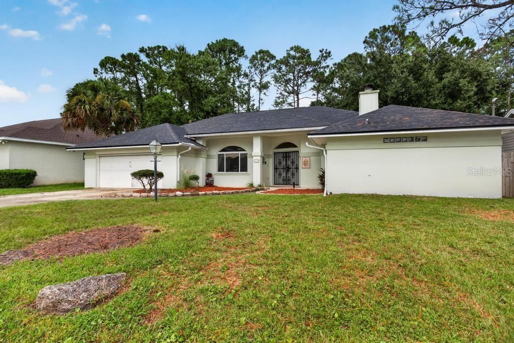 For Sale: $299,900 (3 beds, 2 baths, 2203 Square Feet)