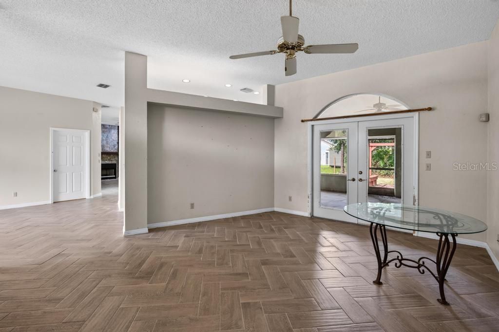 For Sale: $299,900 (3 beds, 2 baths, 2203 Square Feet)
