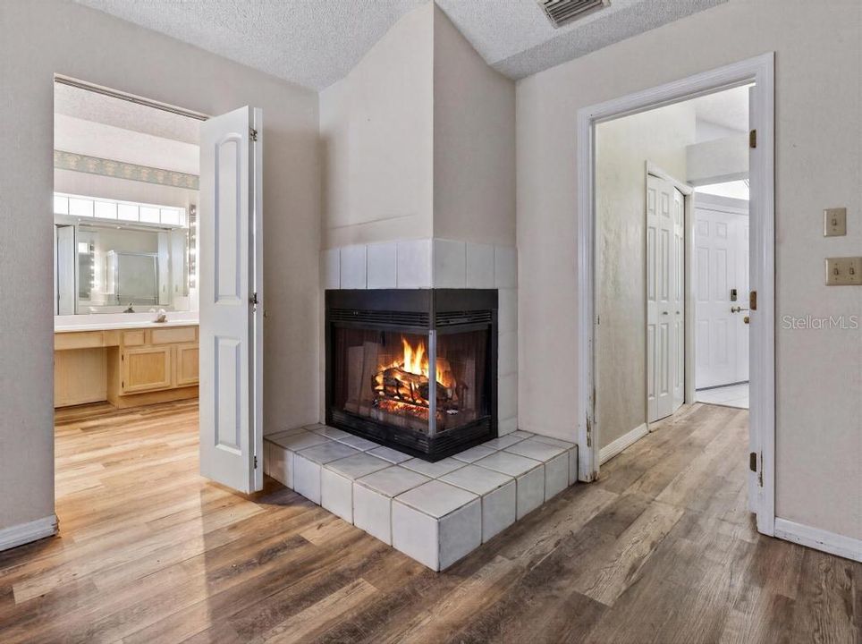 For Sale: $299,900 (3 beds, 2 baths, 2203 Square Feet)