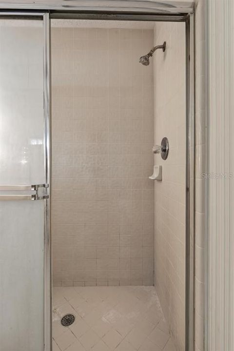 For Sale: $299,900 (3 beds, 2 baths, 2203 Square Feet)