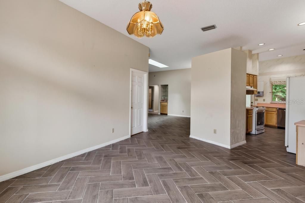 For Sale: $299,900 (3 beds, 2 baths, 2203 Square Feet)