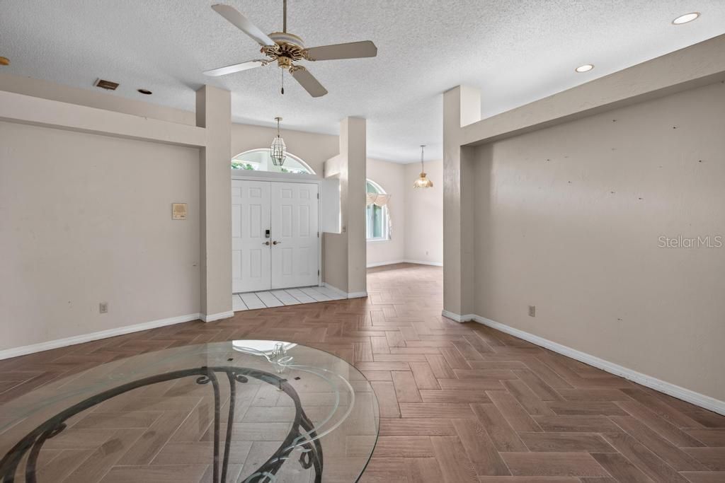 For Sale: $299,900 (3 beds, 2 baths, 2203 Square Feet)