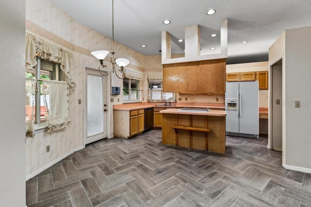 For Sale: $299,900 (3 beds, 2 baths, 2203 Square Feet)