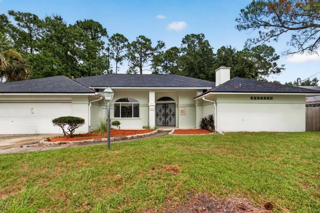 For Sale: $299,900 (3 beds, 2 baths, 2203 Square Feet)