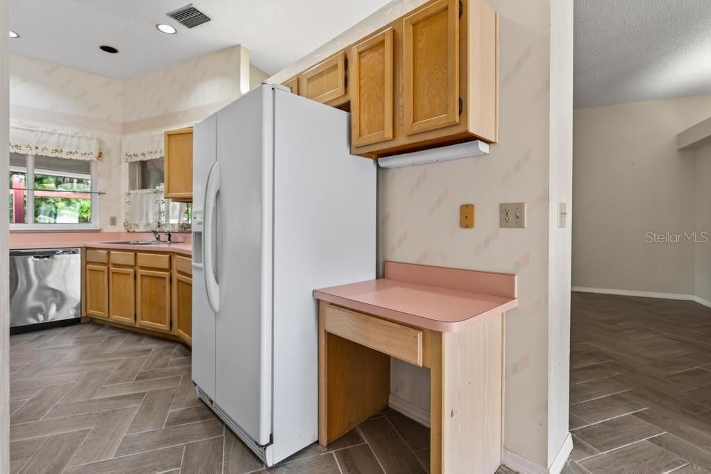 For Sale: $299,900 (3 beds, 2 baths, 2203 Square Feet)