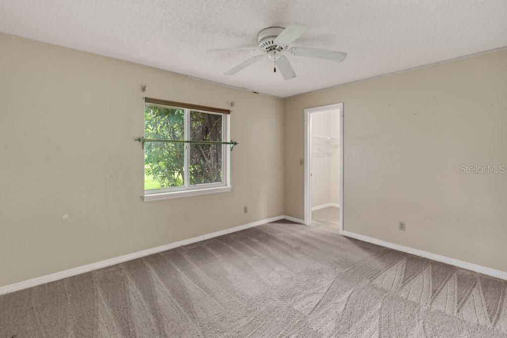 For Sale: $299,900 (3 beds, 2 baths, 2203 Square Feet)